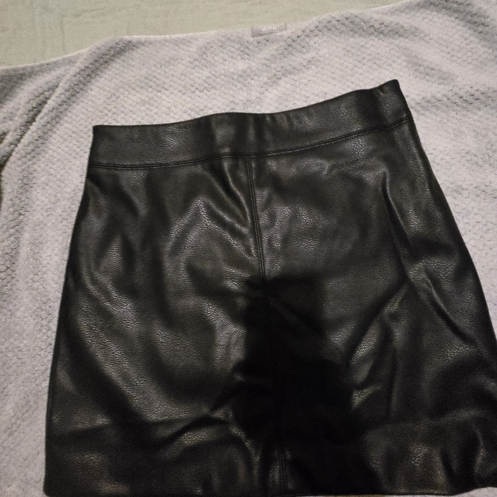 H&M Black Textured Leather Skirt
